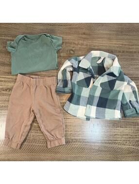 Carter's Baby Boy 3 piece set - 9M